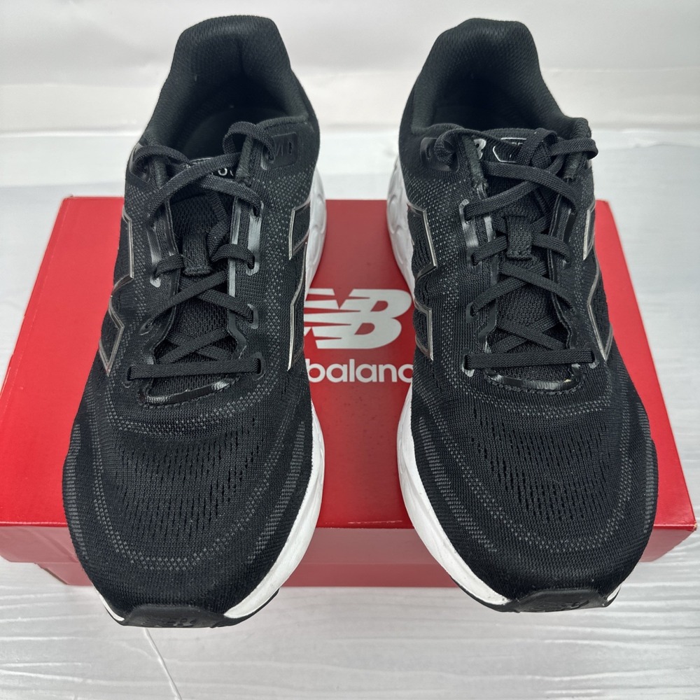 Men Size 9,5 Wide 4E- New Balance Fresh Foam 680v8 Black White M680lk8